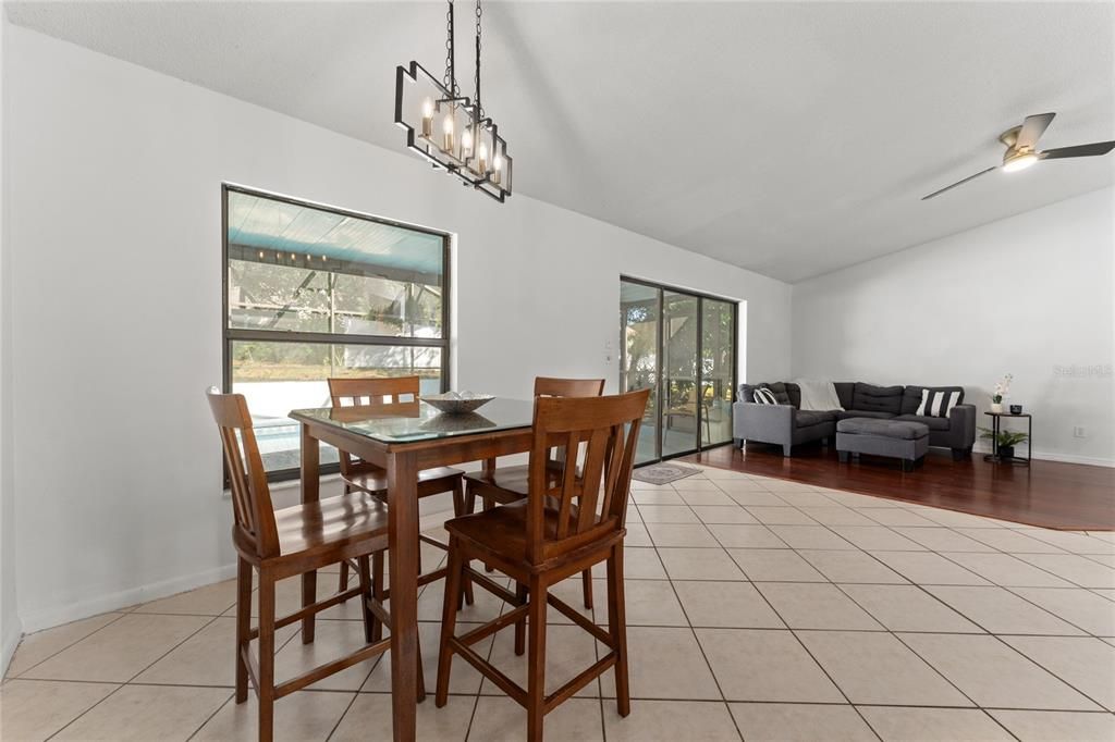 На продажу: $344,900 (3 спален, 2 ванн, 1712 Квадратных фут)