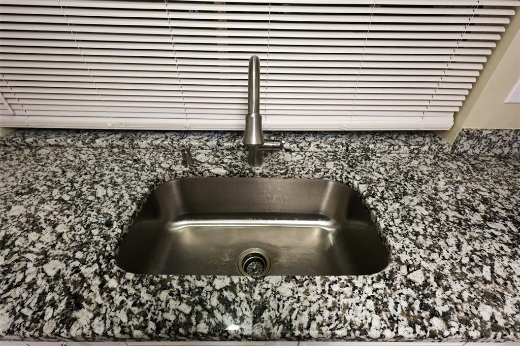 出租: $2,200 (3 贝兹, 2 浴室, 1771 平方英尺)