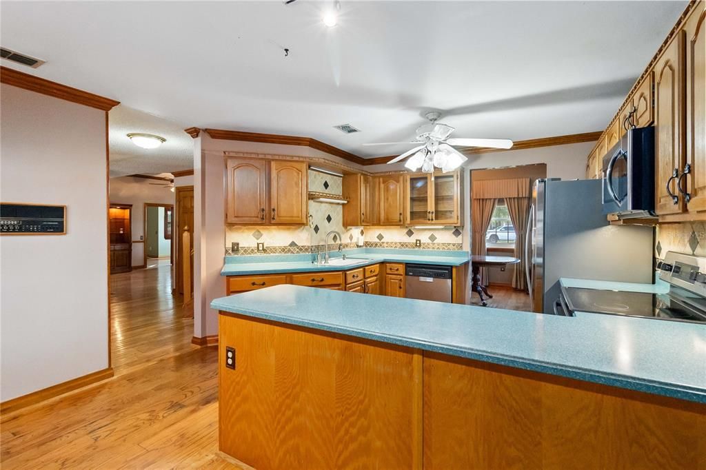 For Sale: $730,000 (5 beds, 3 baths, 3126 Square Feet)