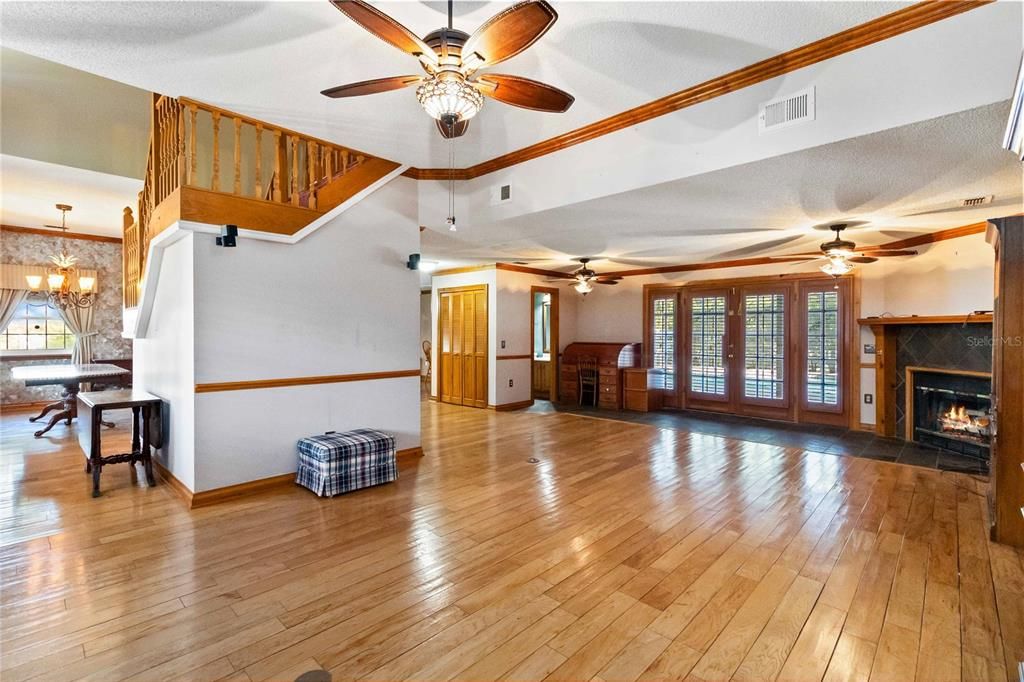 For Sale: $730,000 (5 beds, 3 baths, 3126 Square Feet)