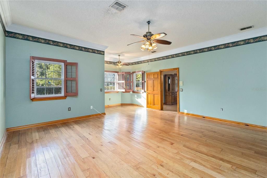 For Sale: $730,000 (5 beds, 3 baths, 3126 Square Feet)