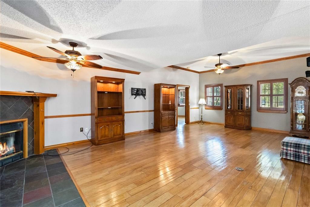 For Sale: $730,000 (5 beds, 3 baths, 3126 Square Feet)