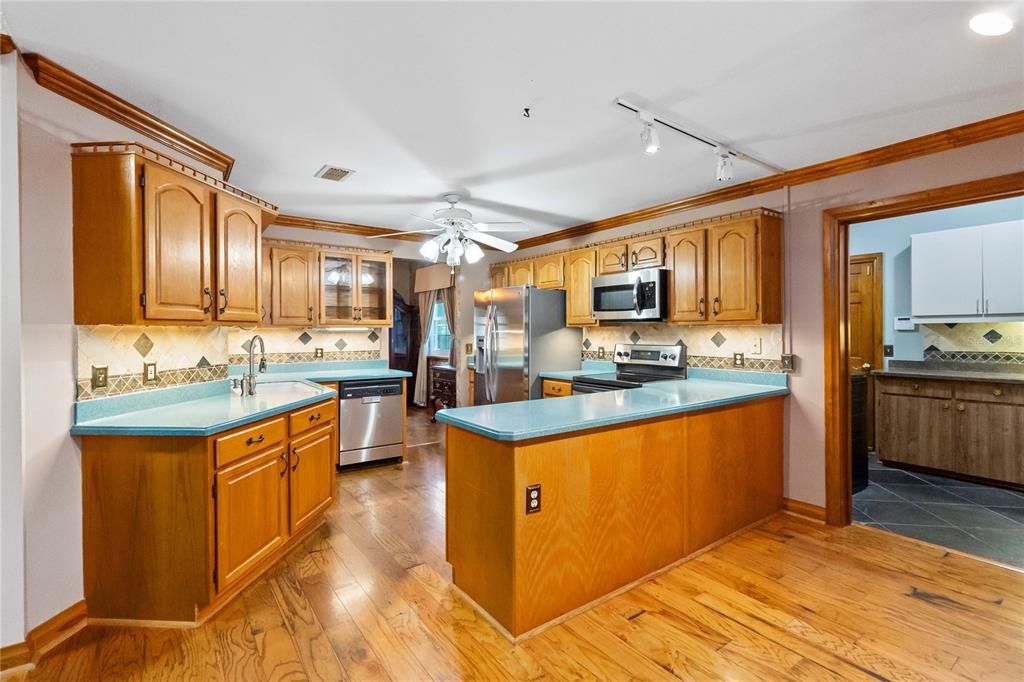 For Sale: $730,000 (5 beds, 3 baths, 3126 Square Feet)