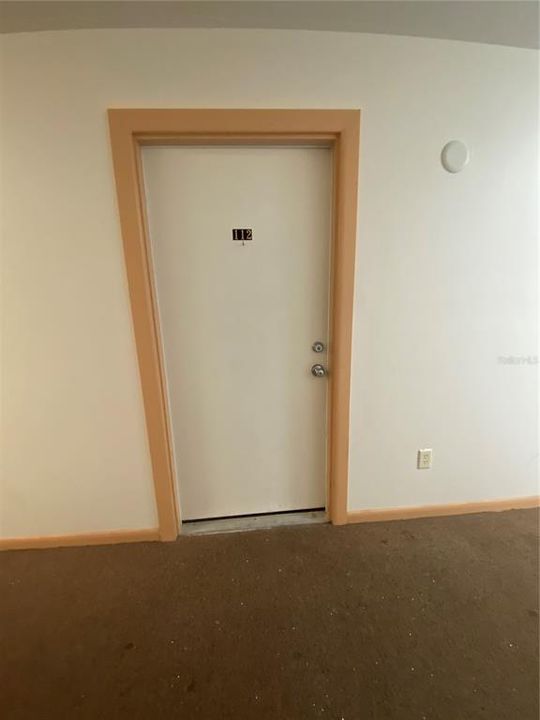 В аренду: $1,000 (0 спален, 1 ванн, 427 Квадратных фут)