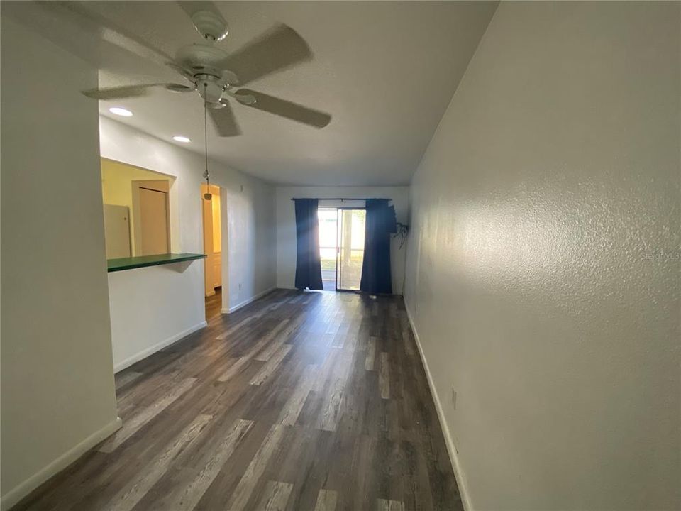 В аренду: $1,000 (0 спален, 1 ванн, 427 Квадратных фут)