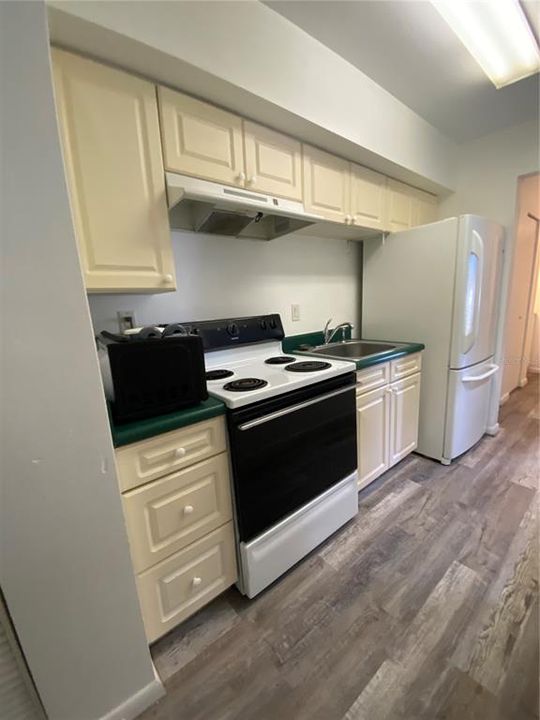 В аренду: $1,000 (0 спален, 1 ванн, 427 Квадратных фут)