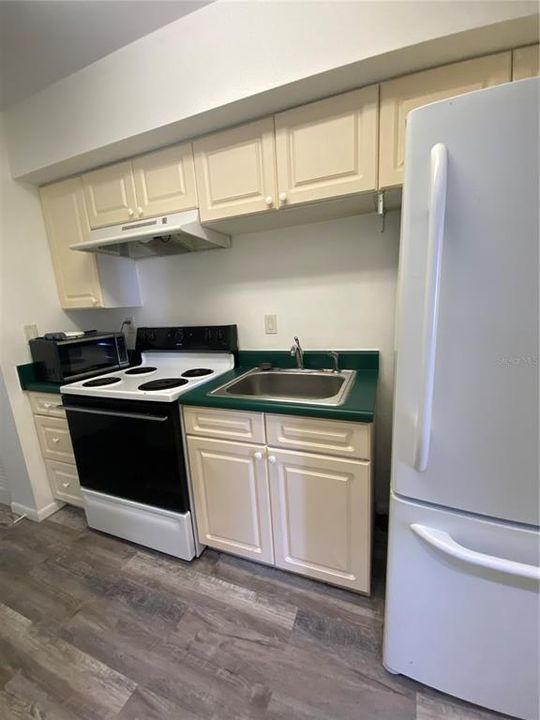 В аренду: $1,000 (0 спален, 1 ванн, 427 Квадратных фут)