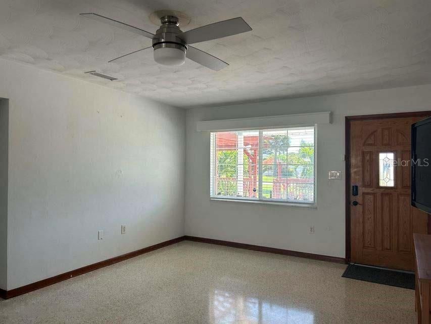 待售: $549,500 (3 贝兹, 1 浴室, 127 平方英尺)