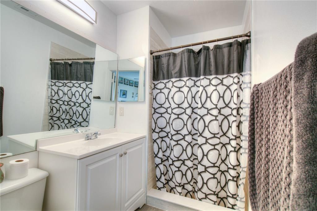 For Rent: $1,750 (2 beds, 2 baths, 1013 Square Feet)