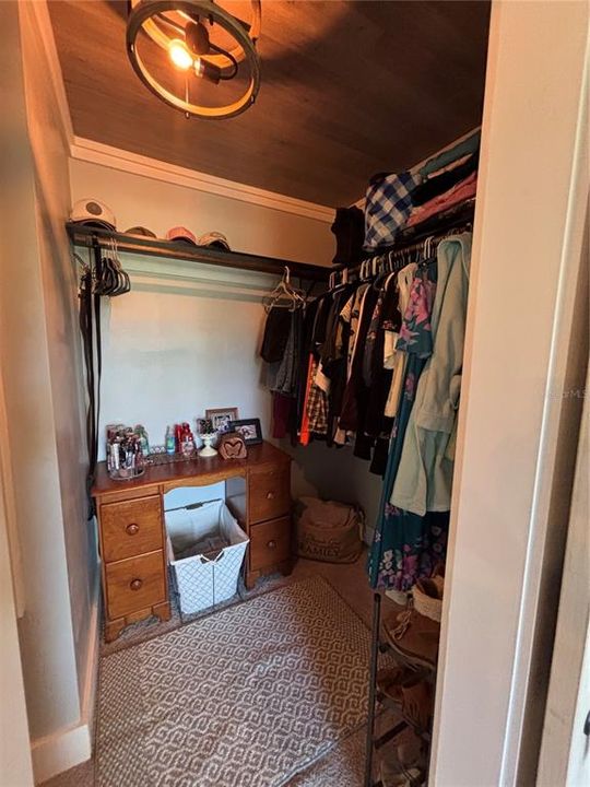 En Venta: $449,000 (4 camas, 2 baños, 2496 Pies cuadrados)