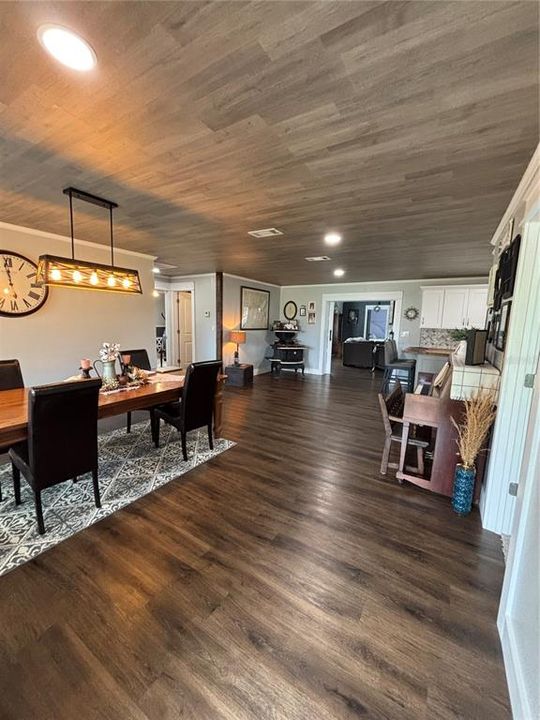 En Venta: $449,000 (4 camas, 2 baños, 2496 Pies cuadrados)