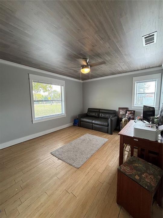 En Venta: $449,000 (4 camas, 2 baños, 2496 Pies cuadrados)