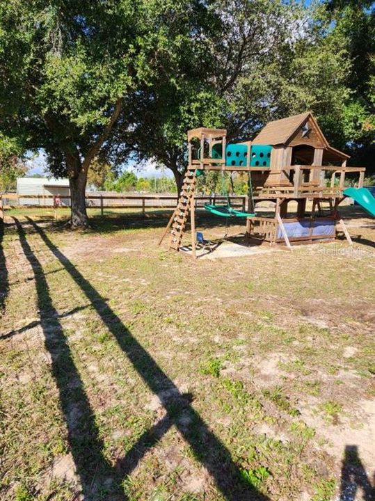 En Venta: $449,000 (4 camas, 2 baños, 2496 Pies cuadrados)