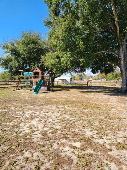 En Venta: $449,000 (4 camas, 2 baños, 2496 Pies cuadrados)