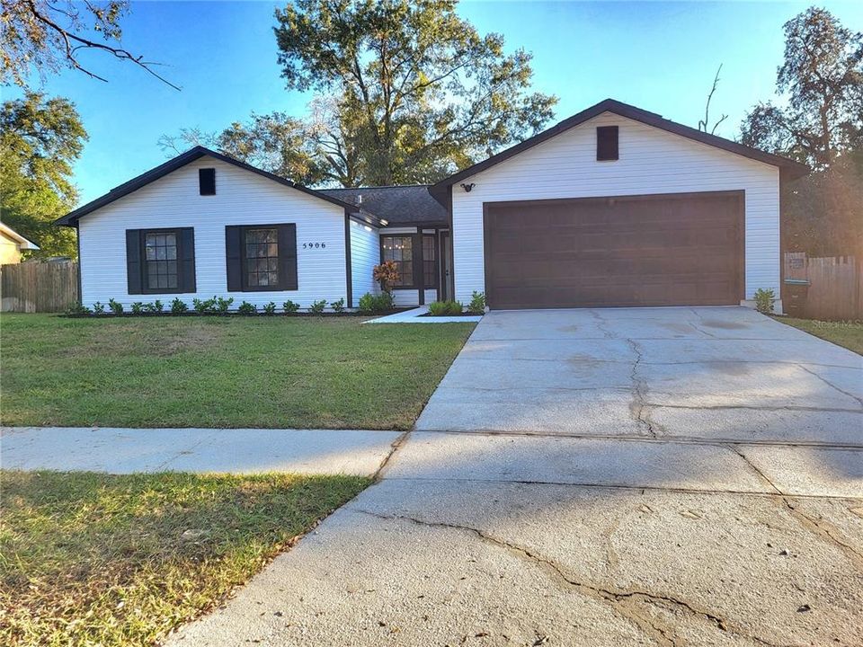 Active With Contract: $357,800 (4 beds, 2 baths, 1582 Square Feet)