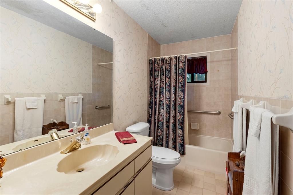 En Venta: $369,900 (3 camas, 2 baños, 1678 Pies cuadrados)