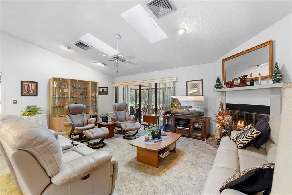 En Venta: $369,900 (3 camas, 2 baños, 1678 Pies cuadrados)