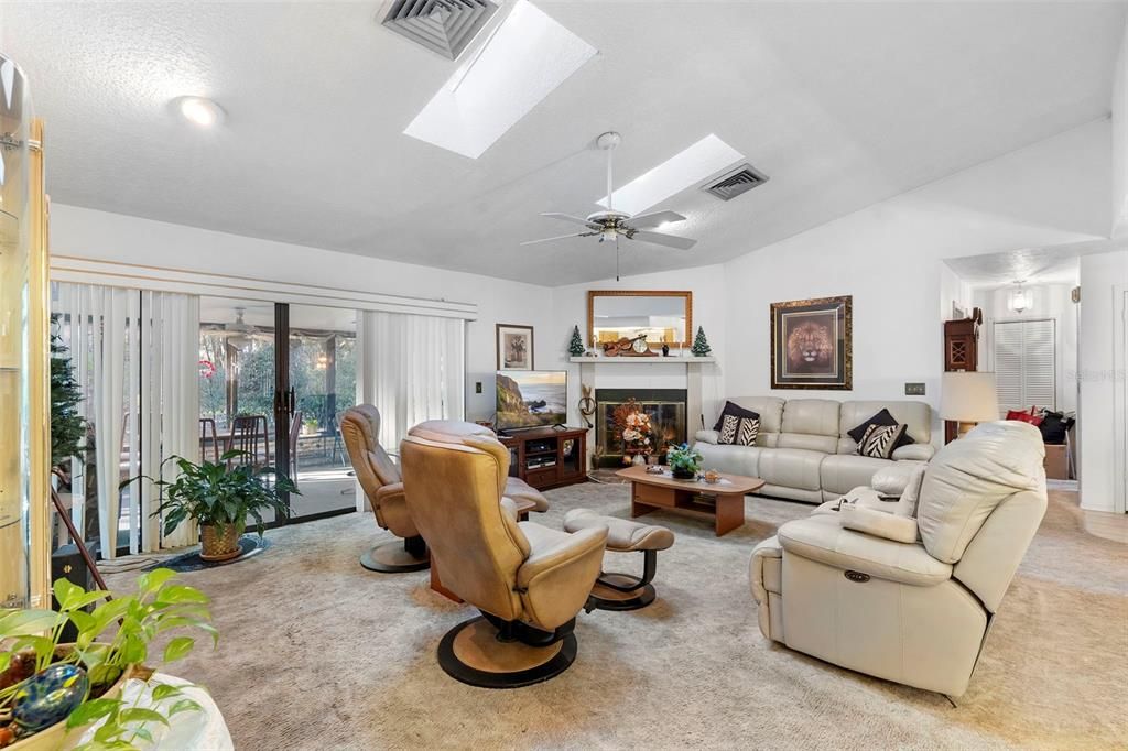 En Venta: $369,900 (3 camas, 2 baños, 1678 Pies cuadrados)