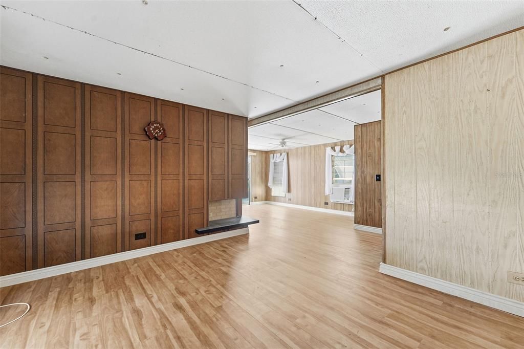 For Sale: $184,900 (3 beds, 2 baths, 1200 Square Feet)