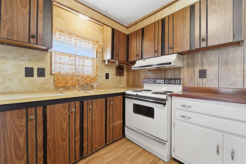 For Sale: $184,900 (3 beds, 2 baths, 1200 Square Feet)