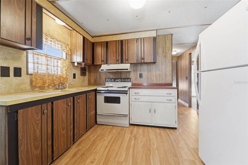 For Sale: $184,900 (3 beds, 2 baths, 1200 Square Feet)