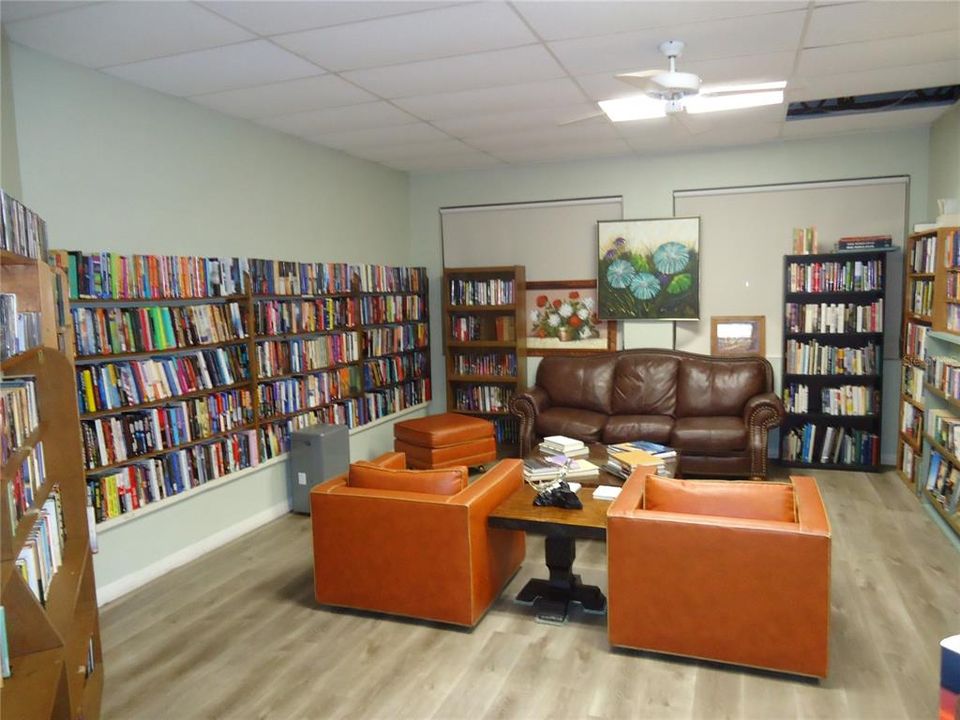 На продажу: $127,900 (1 спален, 1 ванн, 790 Квадратных фут)