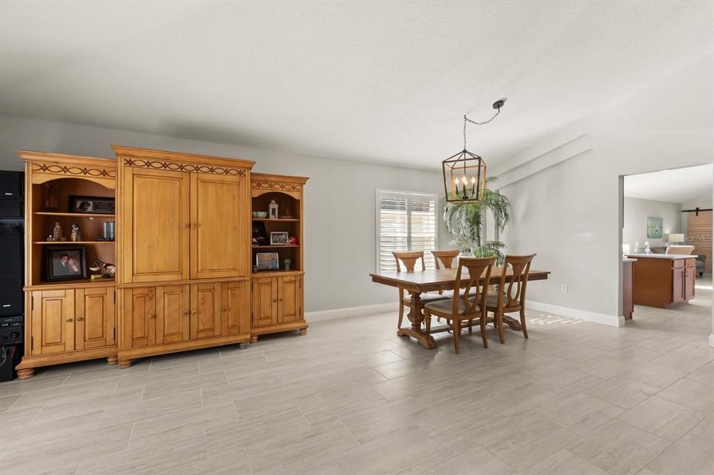 На продажу: $450,000 (4 спален, 2 ванн, 1945 Квадратных фут)