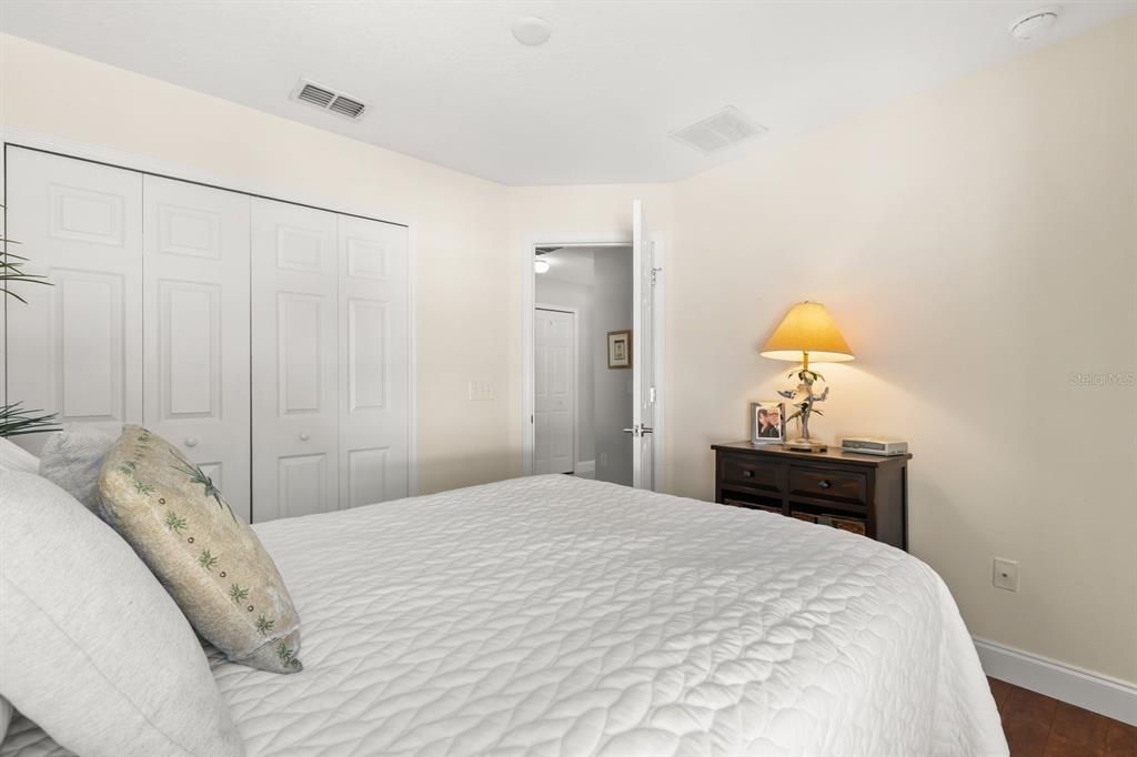 На продажу: $450,000 (4 спален, 2 ванн, 1945 Квадратных фут)