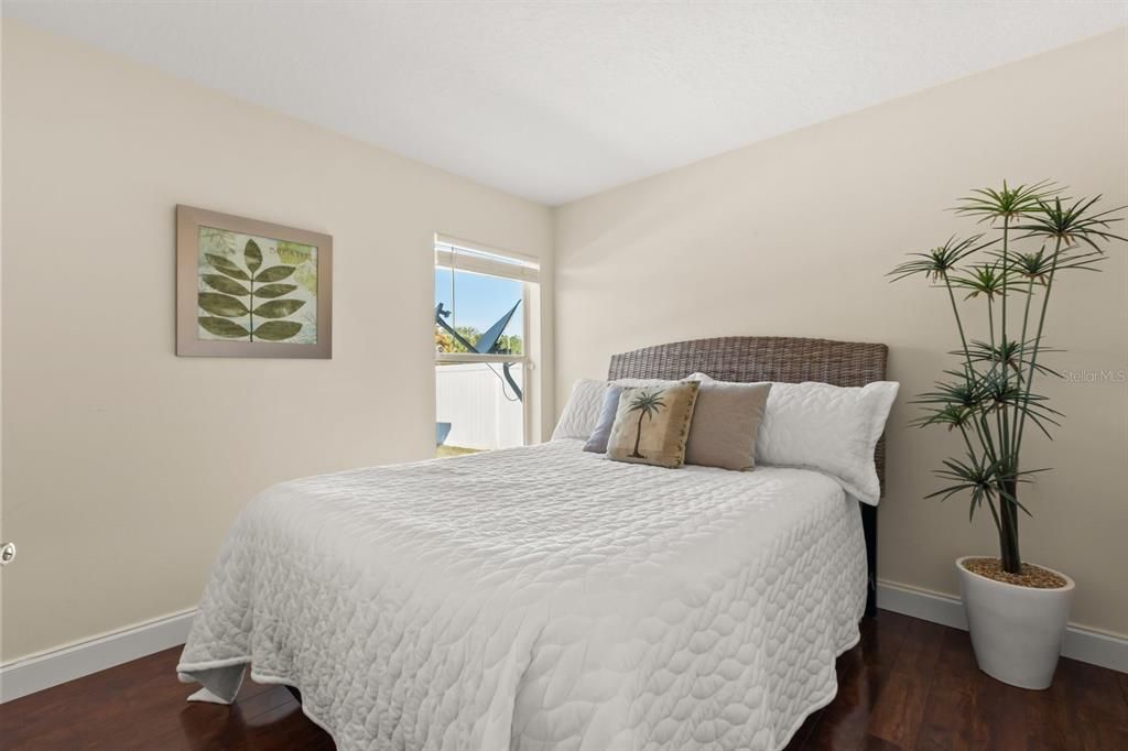 На продажу: $450,000 (4 спален, 2 ванн, 1945 Квадратных фут)