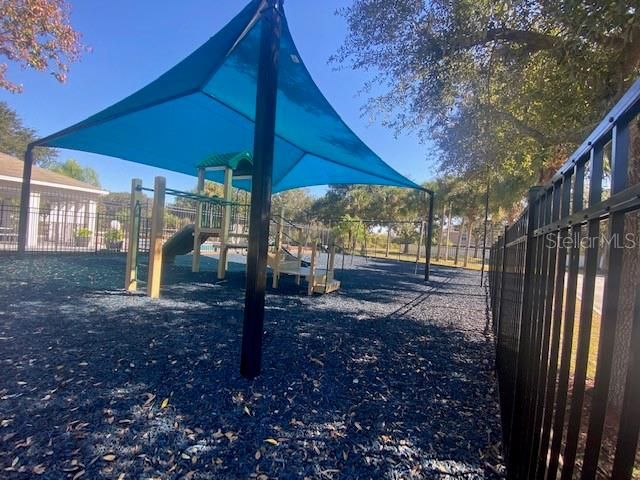 На продажу: $450,000 (4 спален, 2 ванн, 1945 Квадратных фут)