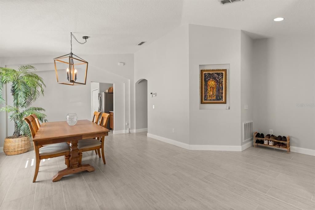 На продажу: $450,000 (4 спален, 2 ванн, 1945 Квадратных фут)