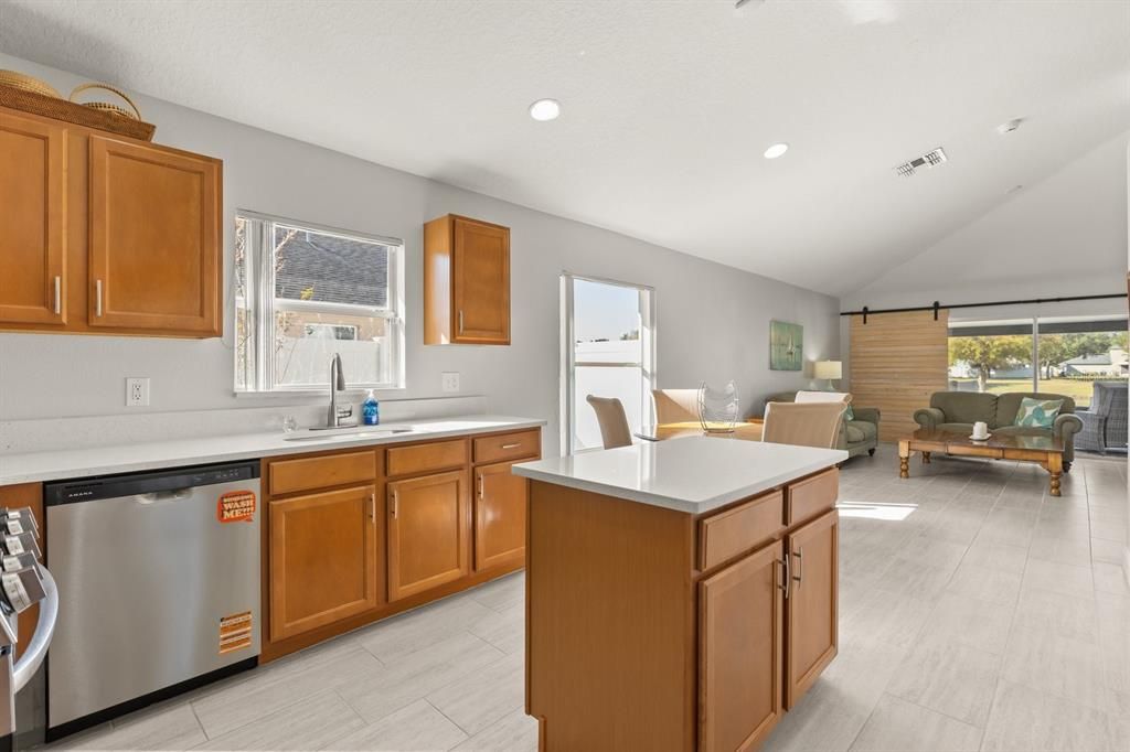 На продажу: $450,000 (4 спален, 2 ванн, 1945 Квадратных фут)