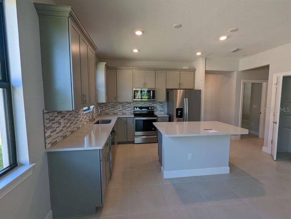 For Rent: $2,700 (2 beds, 2 baths, 1577 Square Feet)