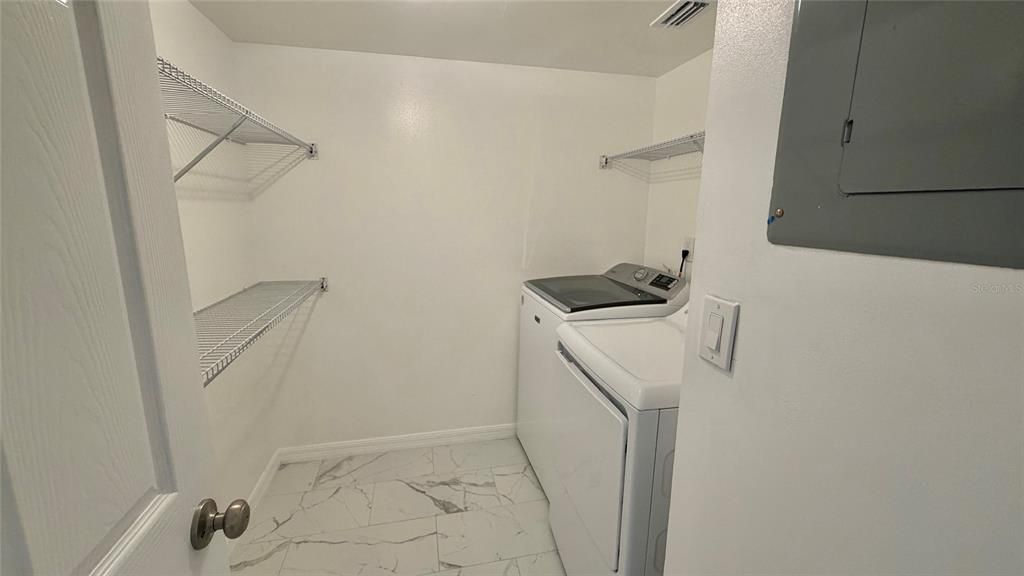 For Sale: $265,000 (3 beds, 2 baths, 1468 Square Feet)