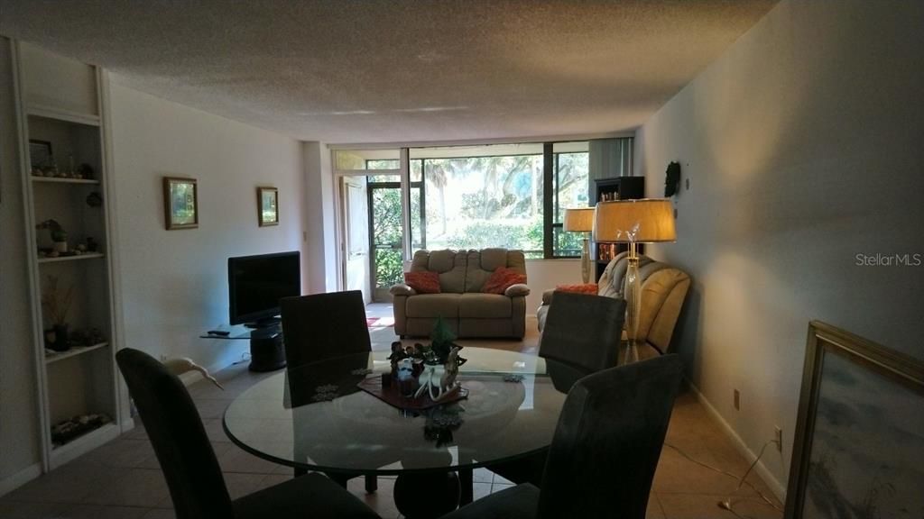 For Sale: $169,000 (2 beds, 2 baths, 1050 Square Feet)