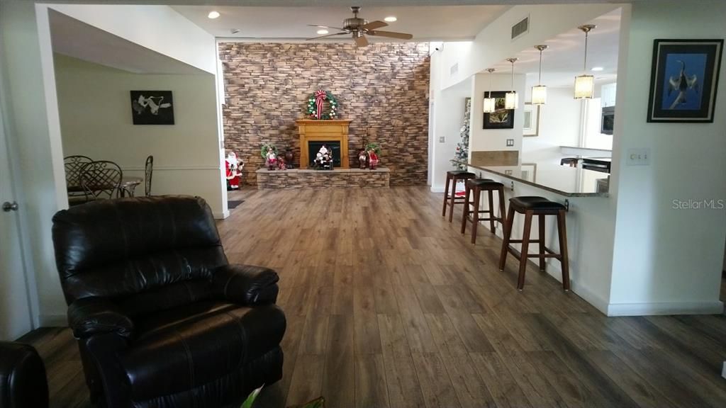 For Sale: $169,000 (2 beds, 2 baths, 1050 Square Feet)