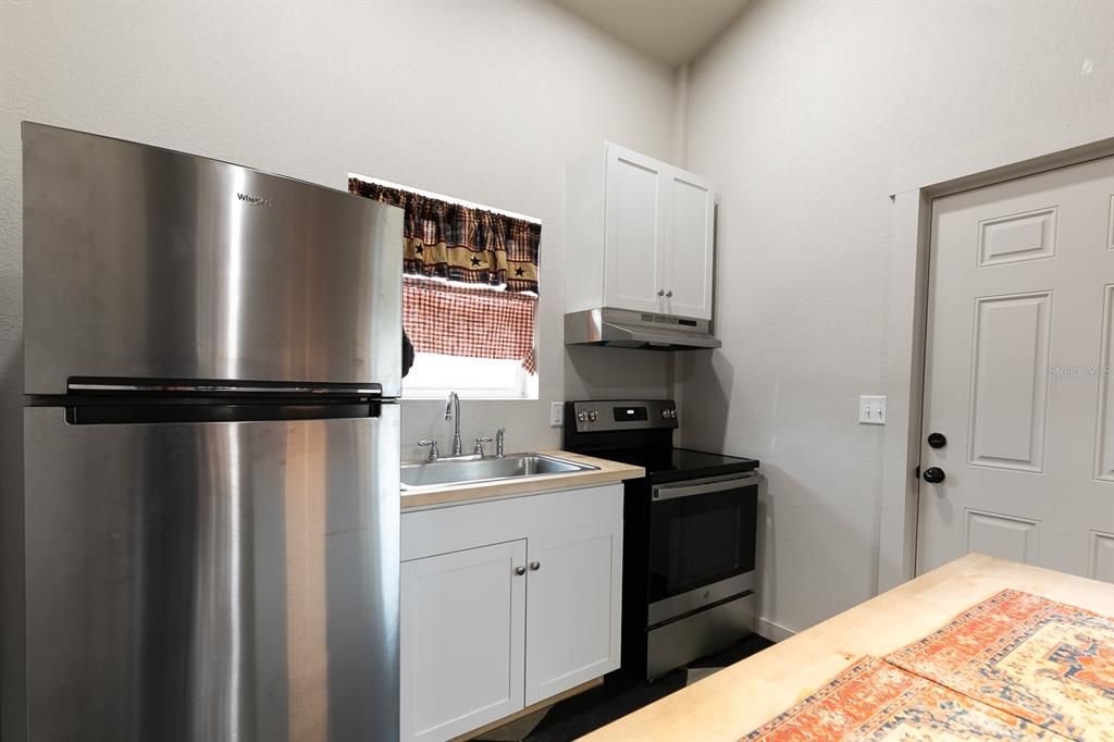 待售: $249,000 (1 贝兹, 1 浴室, 800 平方英尺)