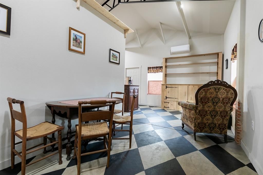 待售: $249,000 (1 贝兹, 1 浴室, 800 平方英尺)