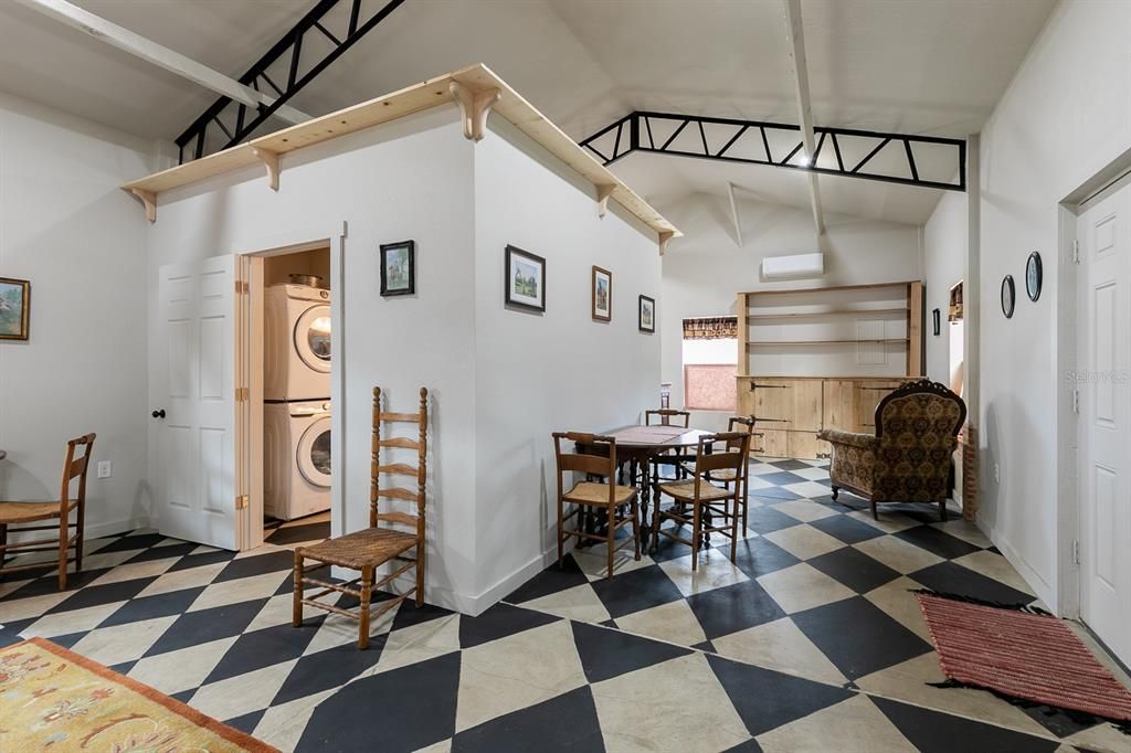 待售: $249,000 (1 贝兹, 1 浴室, 800 平方英尺)