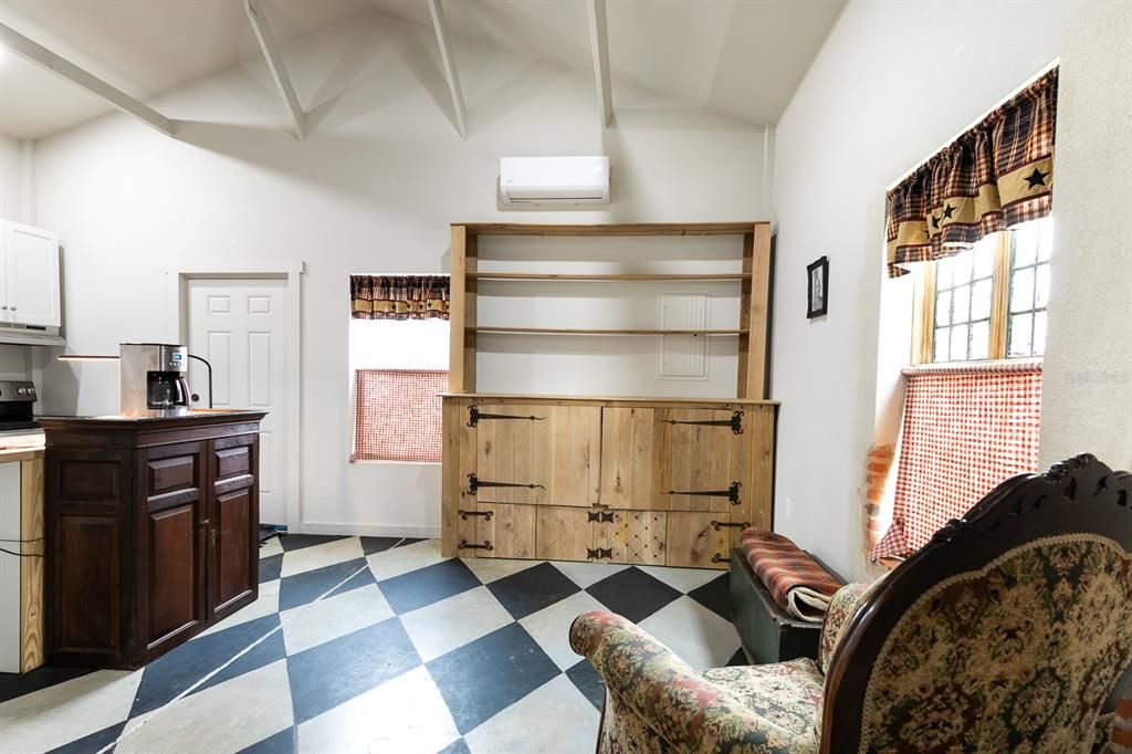 待售: $249,000 (1 贝兹, 1 浴室, 800 平方英尺)