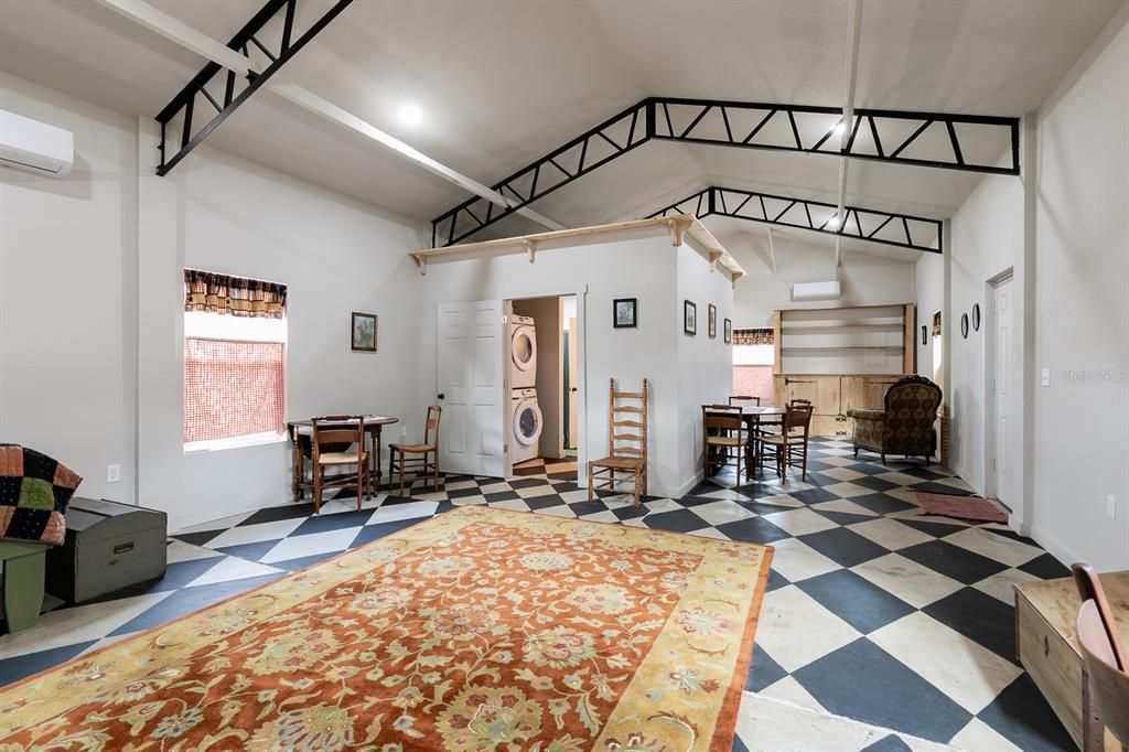 待售: $249,000 (1 贝兹, 1 浴室, 800 平方英尺)