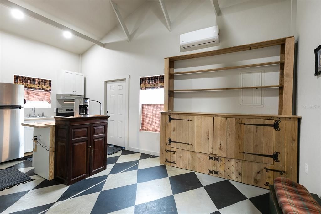 待售: $249,000 (1 贝兹, 1 浴室, 800 平方英尺)