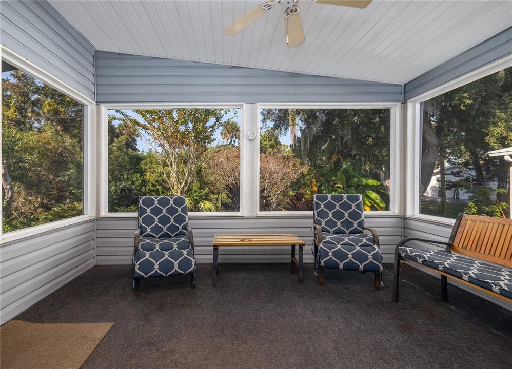 For Sale: $245,000 (2 beds, 2 baths, 1274 Square Feet)