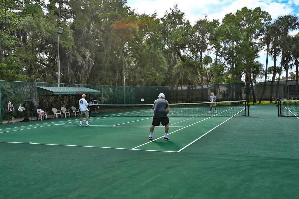 For Sale: $245,000 (2 beds, 2 baths, 1274 Square Feet)