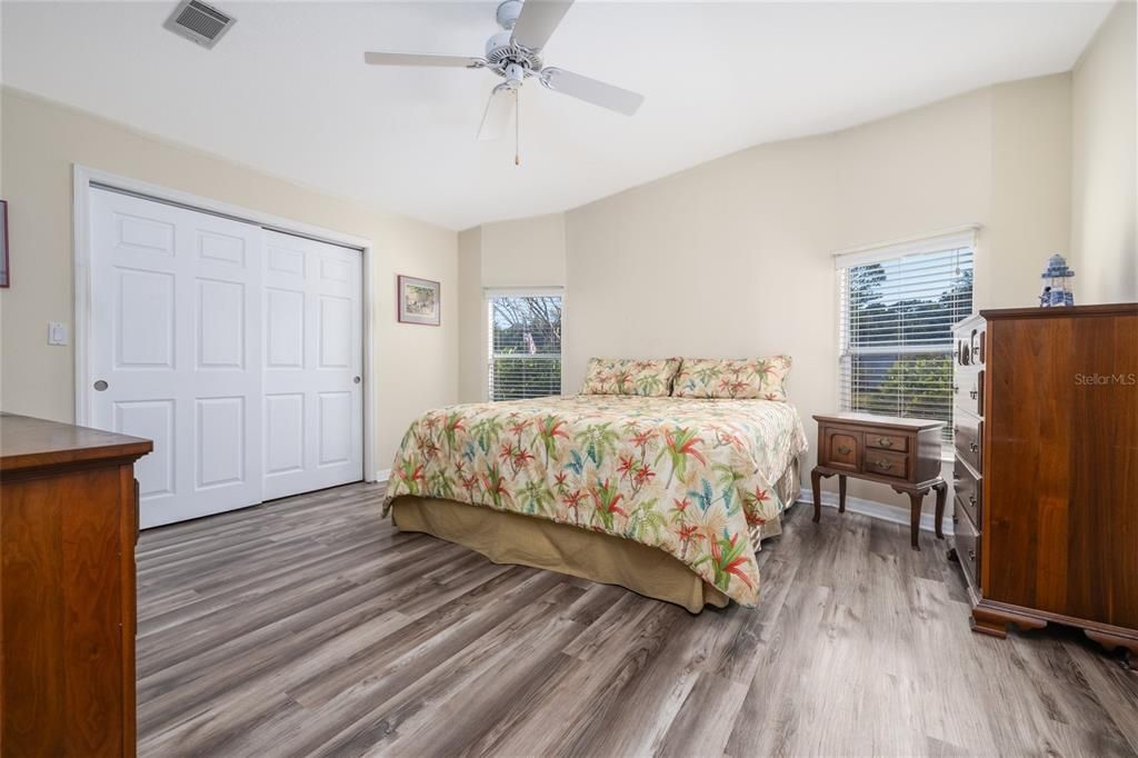 For Sale: $245,000 (2 beds, 2 baths, 1274 Square Feet)