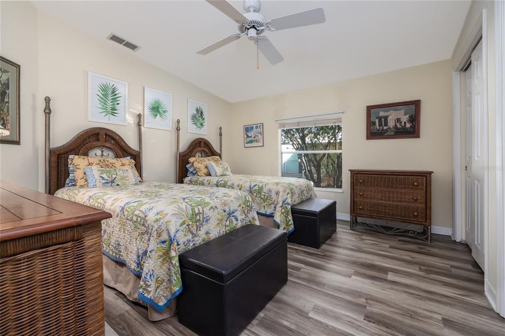 For Sale: $245,000 (2 beds, 2 baths, 1274 Square Feet)