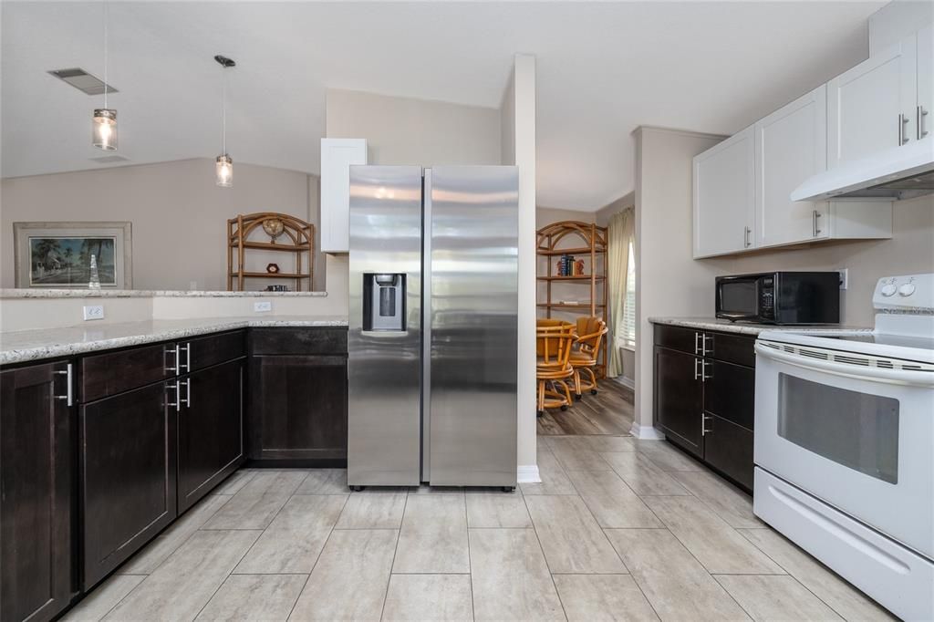 For Sale: $245,000 (2 beds, 2 baths, 1274 Square Feet)