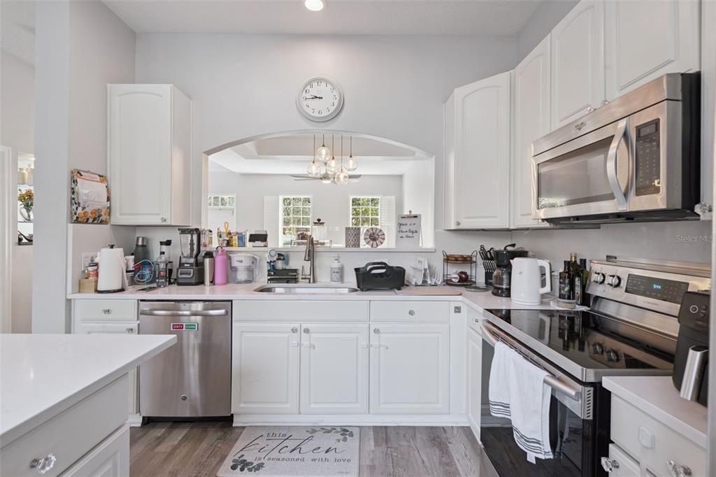 待售: $789,000 (4 贝兹, 4 浴室, 2388 平方英尺)