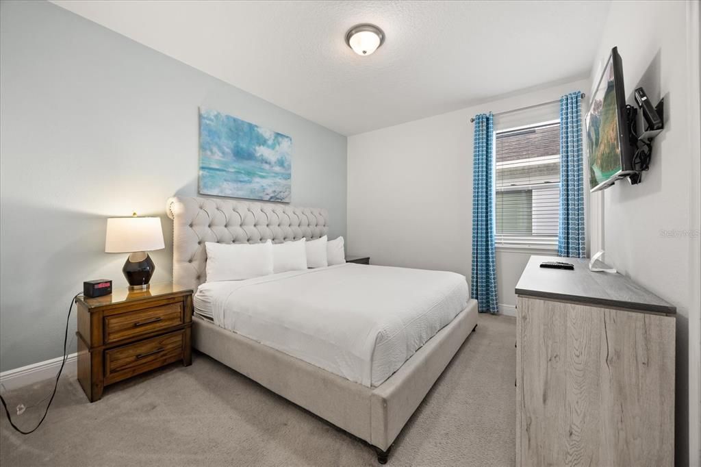 For Sale: $550,000 (6 beds, 6 baths, 2831 Square Feet)