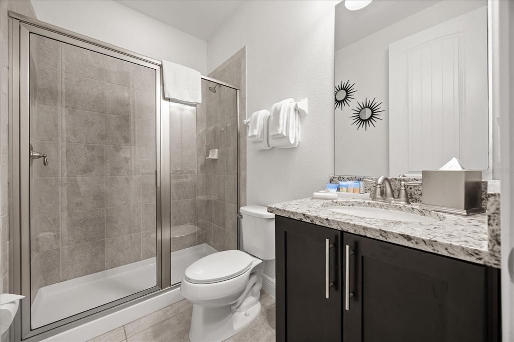 For Sale: $550,000 (6 beds, 6 baths, 2831 Square Feet)